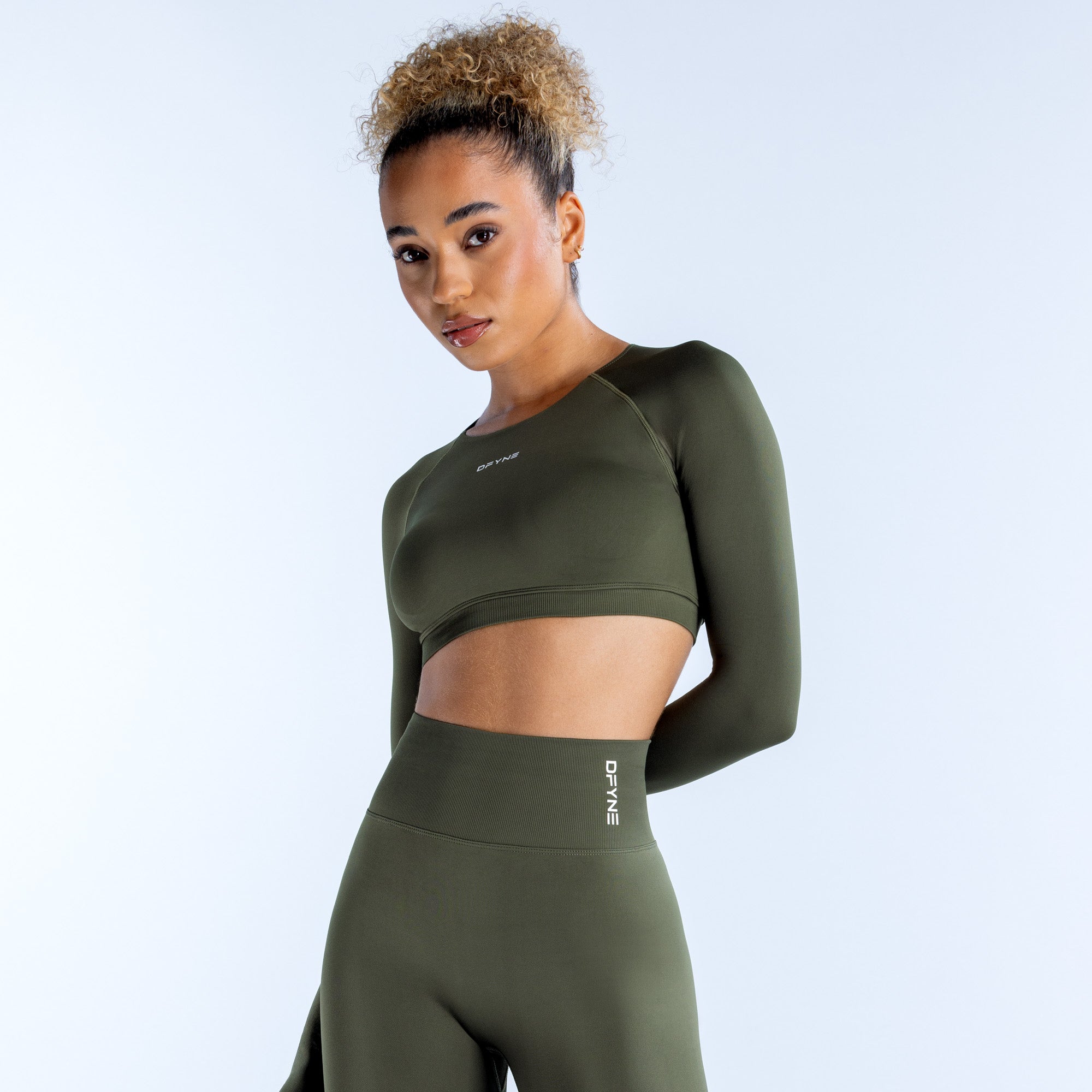 DFYNE Dynamic Long Sleeve Crop Top Dam Olivgröna | 2548679-YP