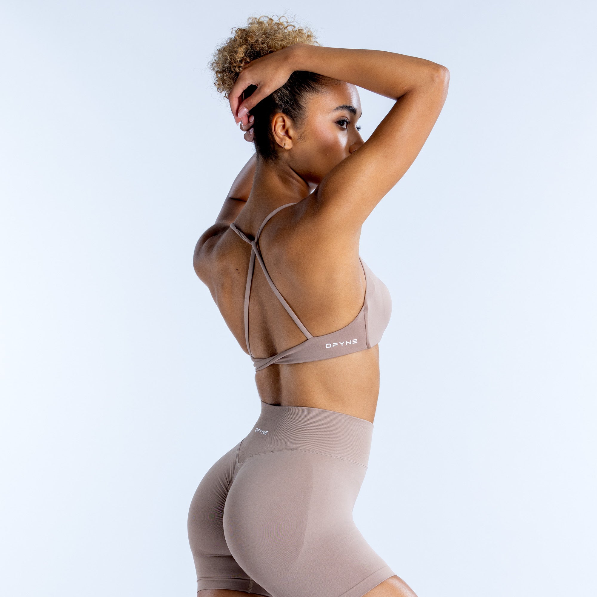 DFYNE Dynamic Twist Back Sport BH Dam Beige | 4109873-FM