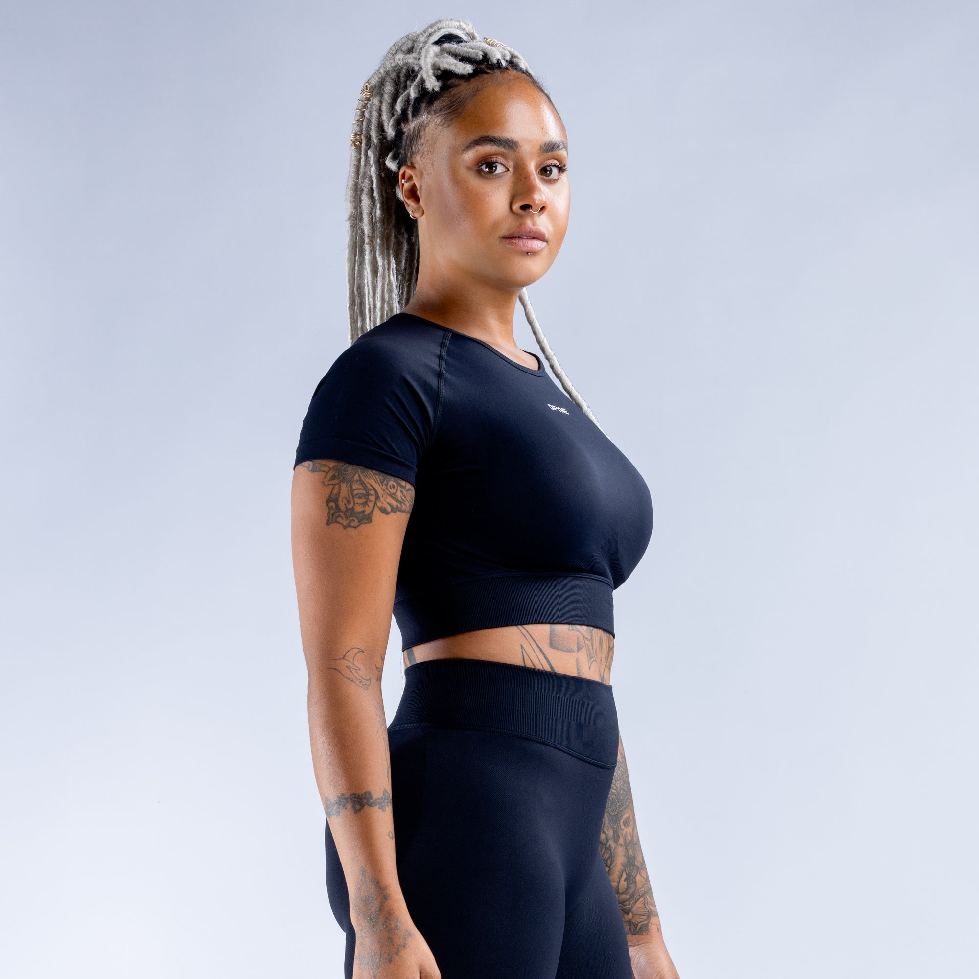 DFYNE Impact Crop Top Dam Svarta | 8279134-IR